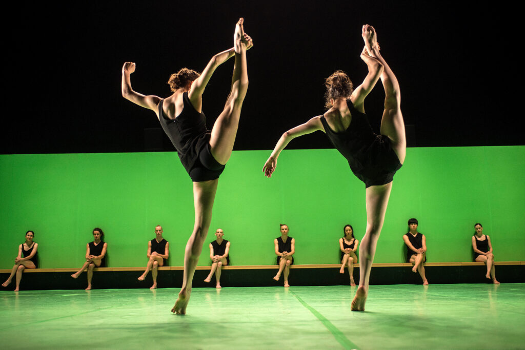 OHAD NAHARIN Hora