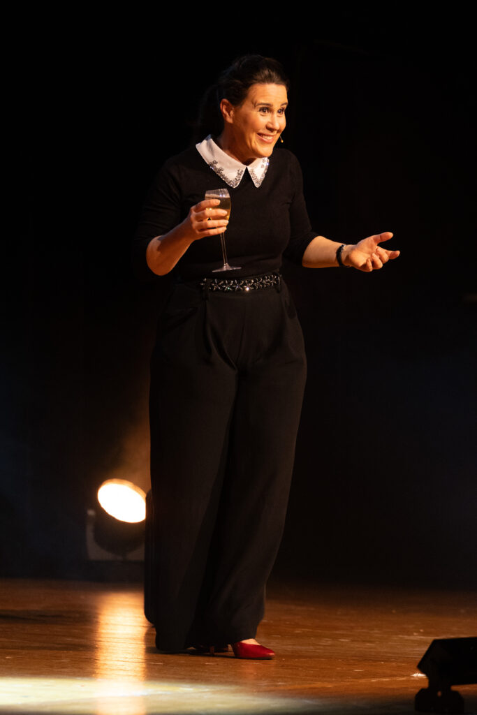 ANTONIA DE RENDINGER