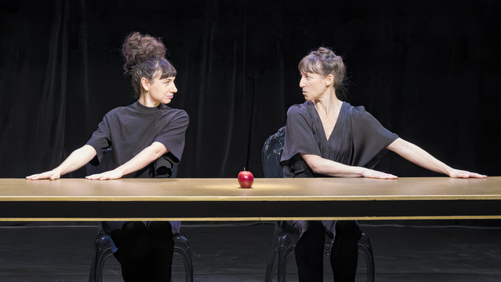 LA POMME EMPOISONNÉE