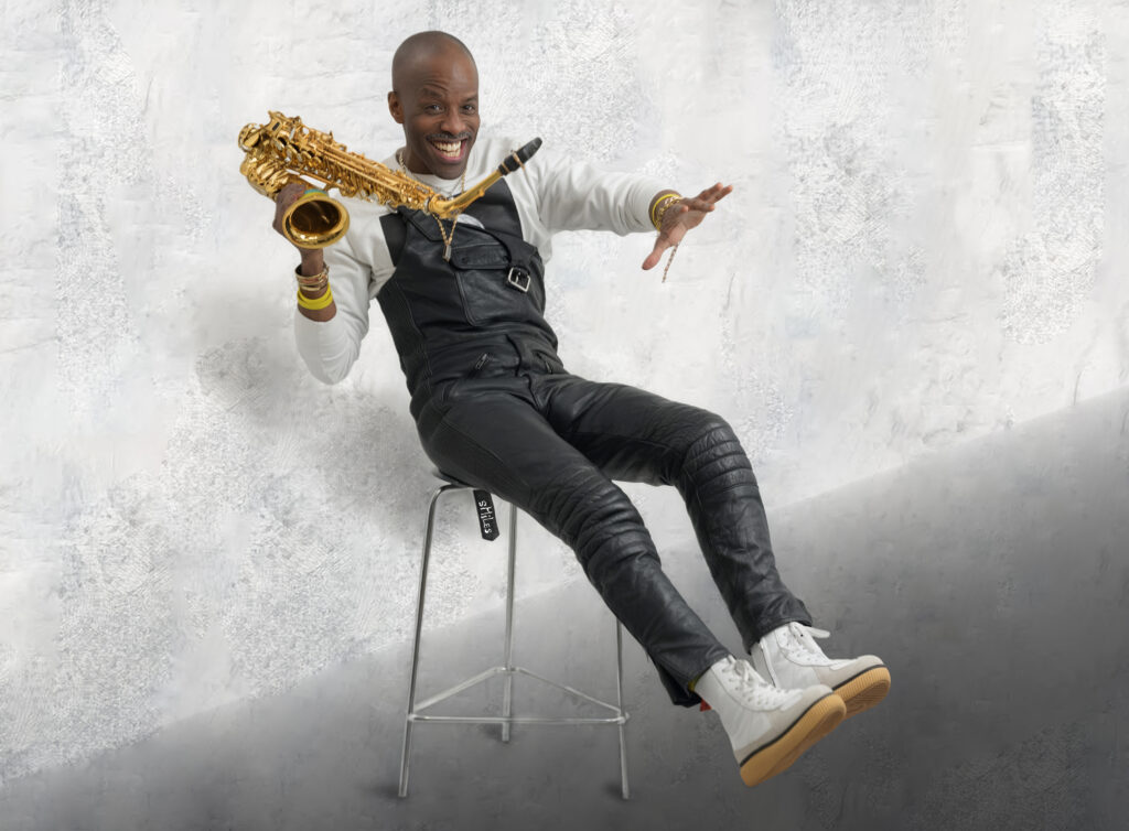 JOWEE OMICIL – sMiles