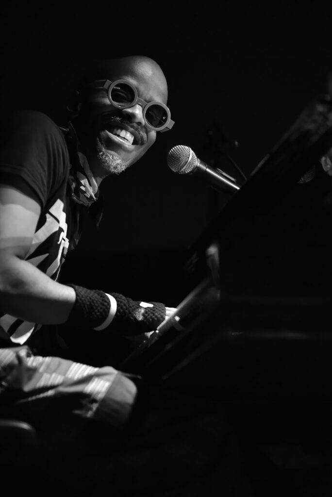 JOWEE OMICIL – sMiles