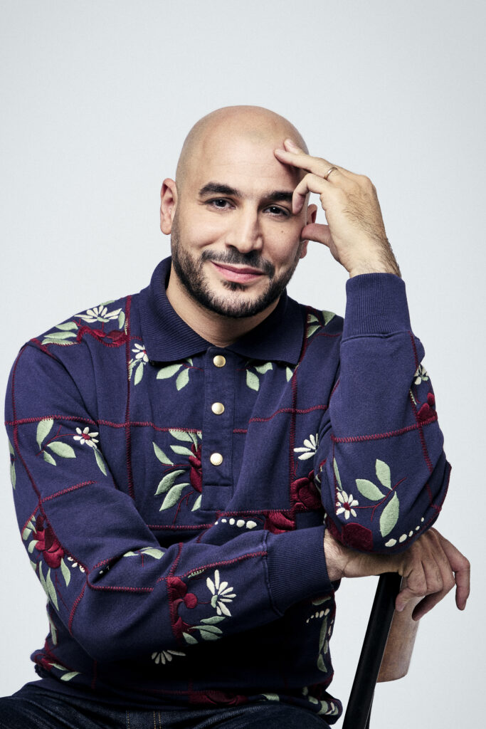 MEHDI DJAADI Couleur framboise