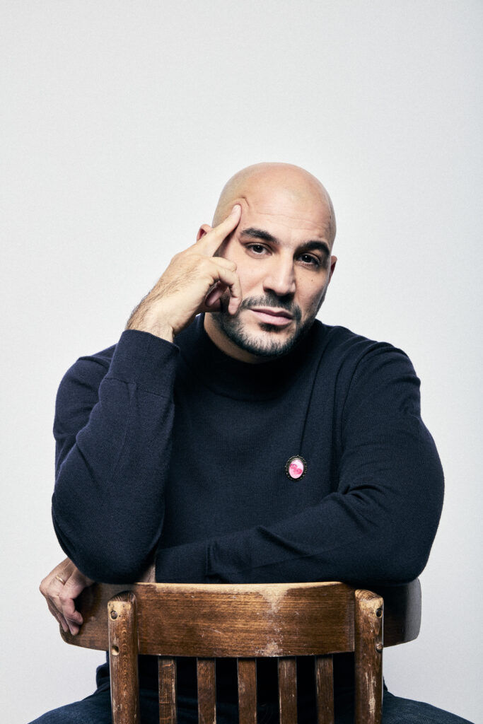 MEHDI DJAADI Couleur framboise